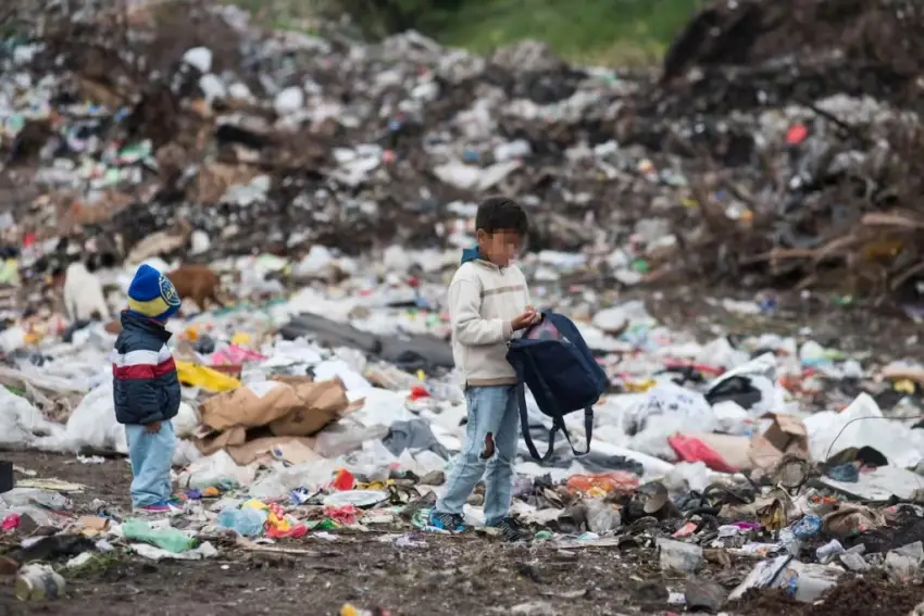 La pobreza infantil cayó al 42,3% en 2025 y alcanzó su nivel más bajo