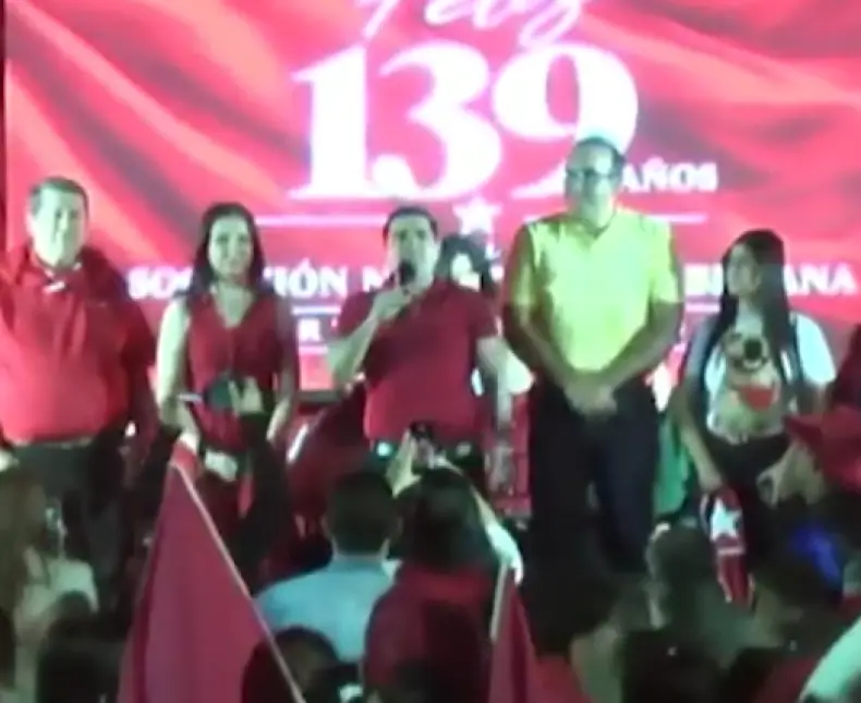 Un candidato prometió liberar cuatro moteles durante 24 horas si gana por 10.000 votos
